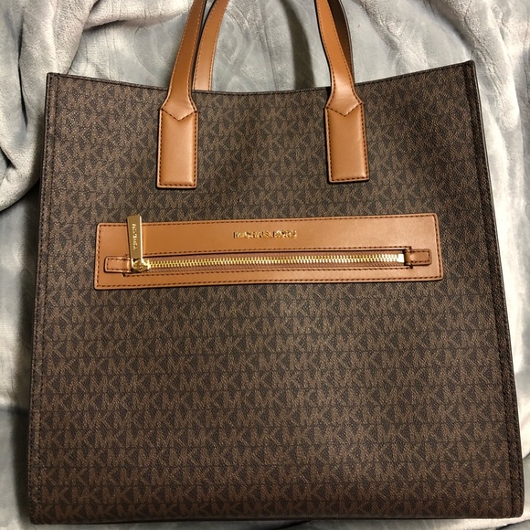 Michael Kors Handbags - Michael Kors Kenly tote NWT